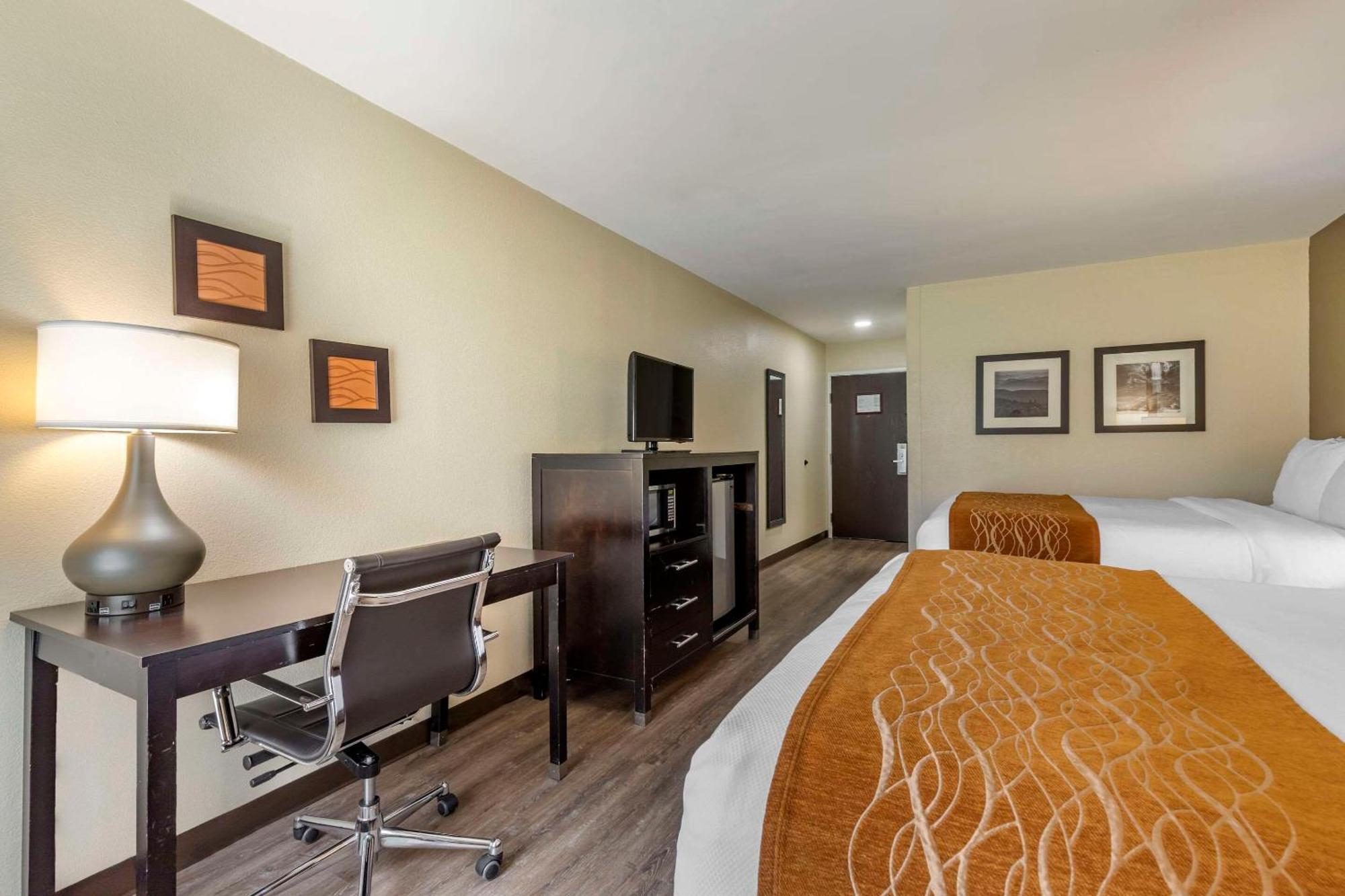 Comfort Inn Near Downtown & Blue Ridge Pkwy Марион Екстериор снимка