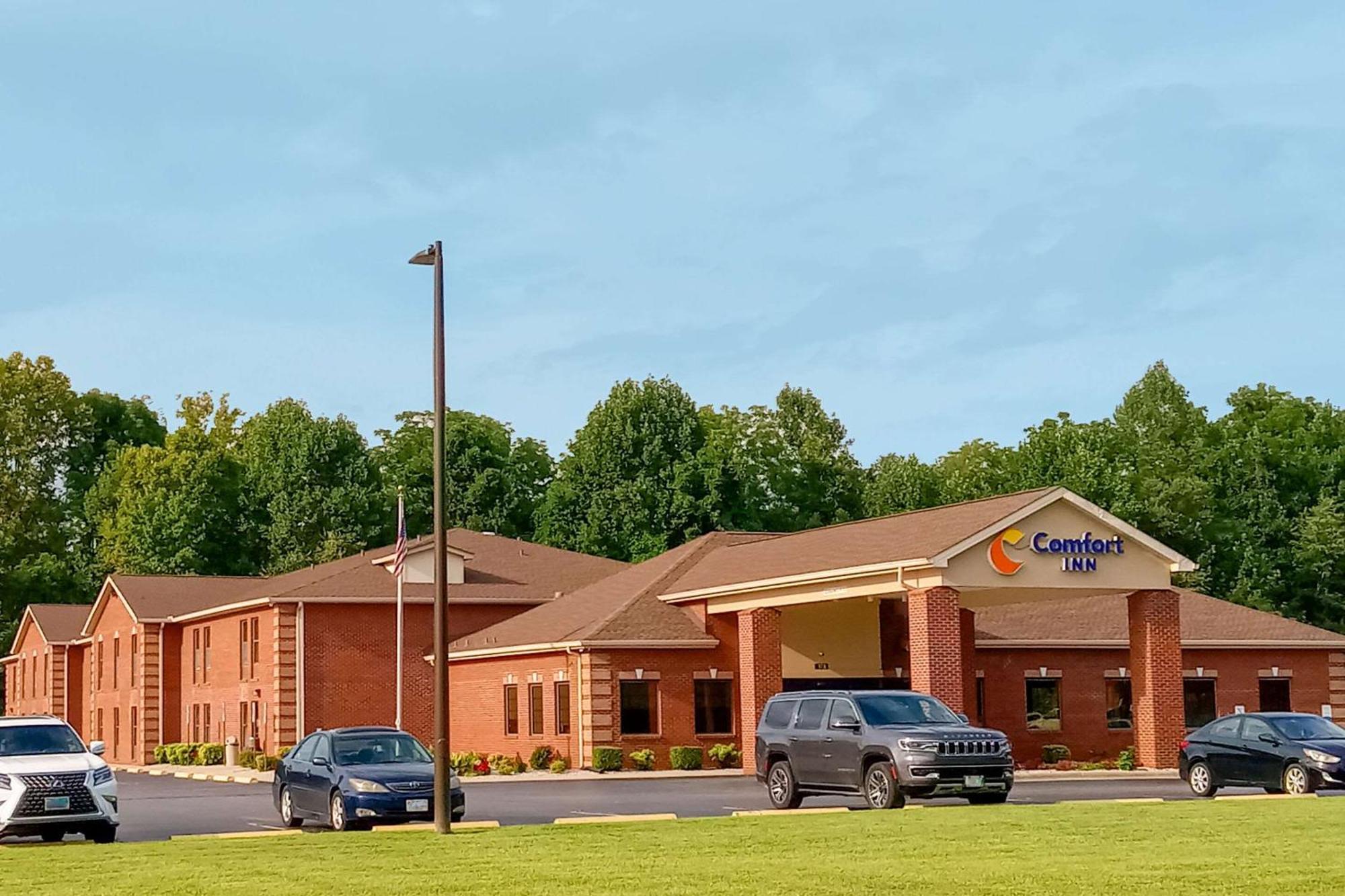 Comfort Inn Near Downtown & Blue Ridge Pkwy Марион Екстериор снимка